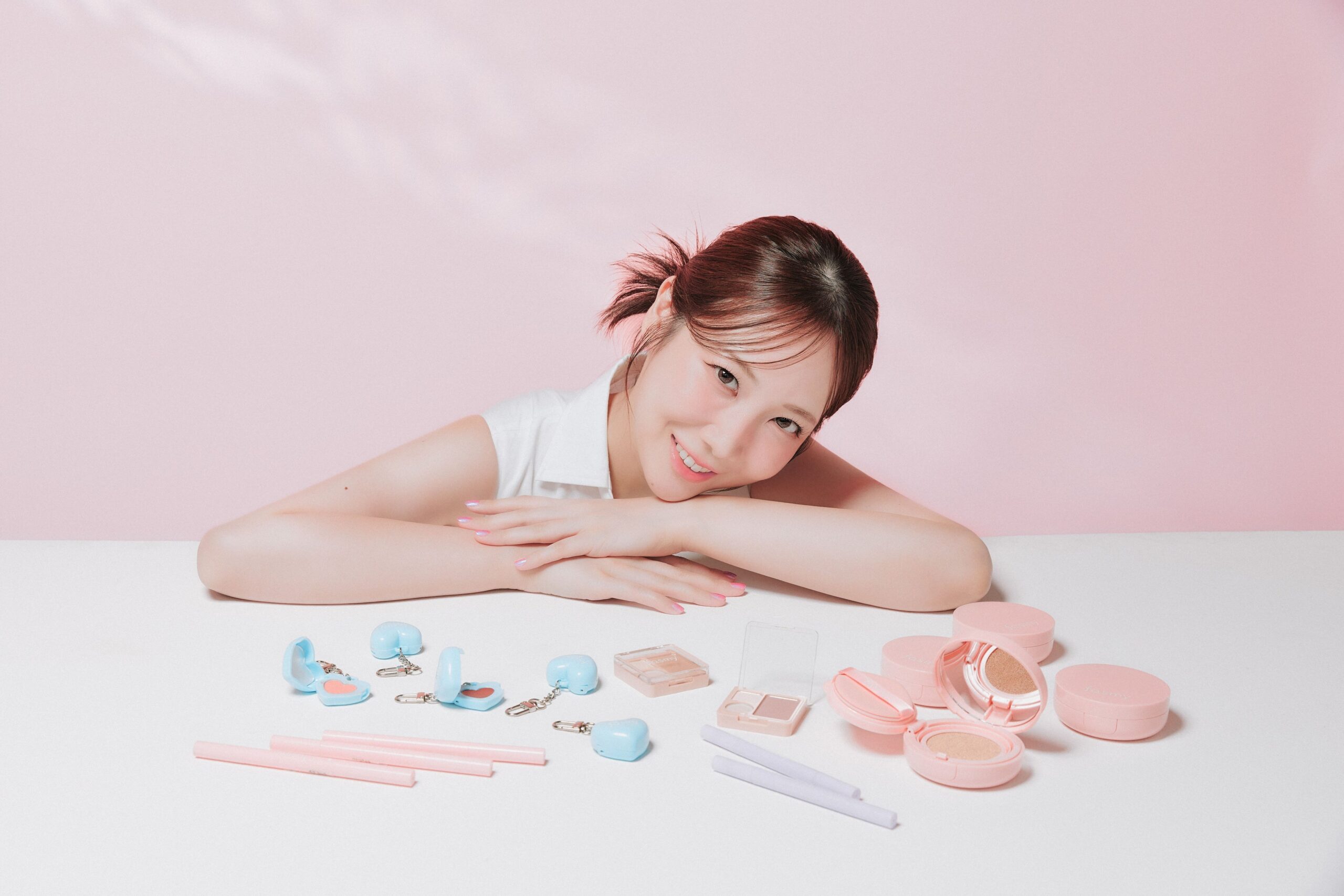 100均ワッツ「fasmy」×美容YouTuberサラ、全6種の限定コスメを10月28日発売 100均ワッツ「fasmy」×美容YouTuberサラ、全6種の限定コスメを10月28日発売