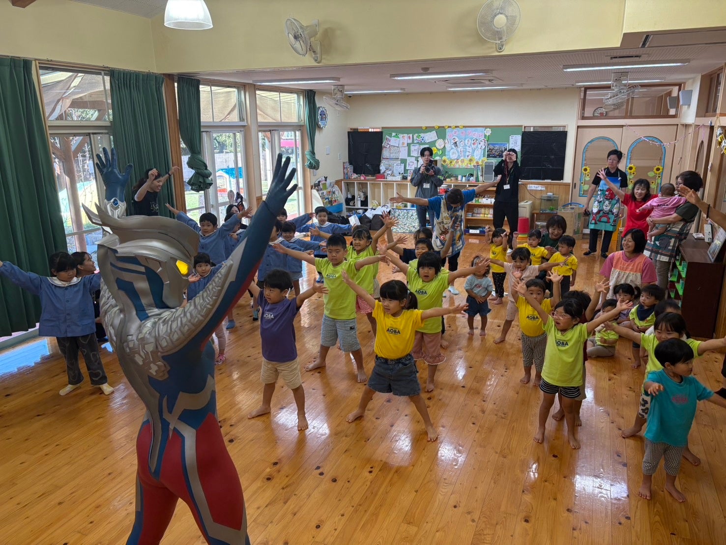 ウルトラマン基金、熊本地震の激甚指定地域で園訪問12カ所とヒーローショー開催 ウルトラマン基金、熊本地震の激甚指定地域で園訪問12カ所とヒーローショー開催